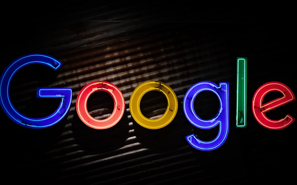 Google Ads vs SEO - PPC and search engine marketing comparison
